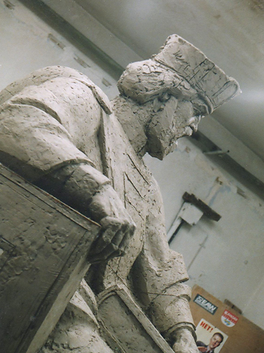 Фрагмент пам’ятника присвячений князю Ярославу Мудрому в процесі роботи.