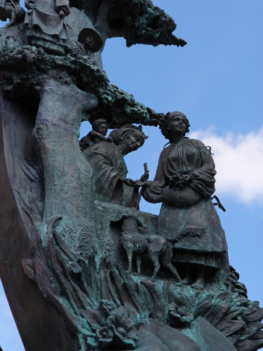  Пам’ятник було встановлено в 2017 році на головній площі міста Ірпінь.
Загальна висота - 6,5 метрів. 
Матеріал- граніт, бронза.
Автори- Олесь Сидорук та Крилов Борис.
