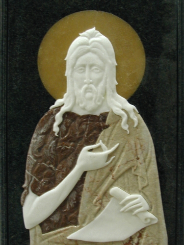 Die Marmorikonen.
Der heilige Johann. Bei der Schaffung von Ikone wurden verschiedene
Marmorarten verwendet.